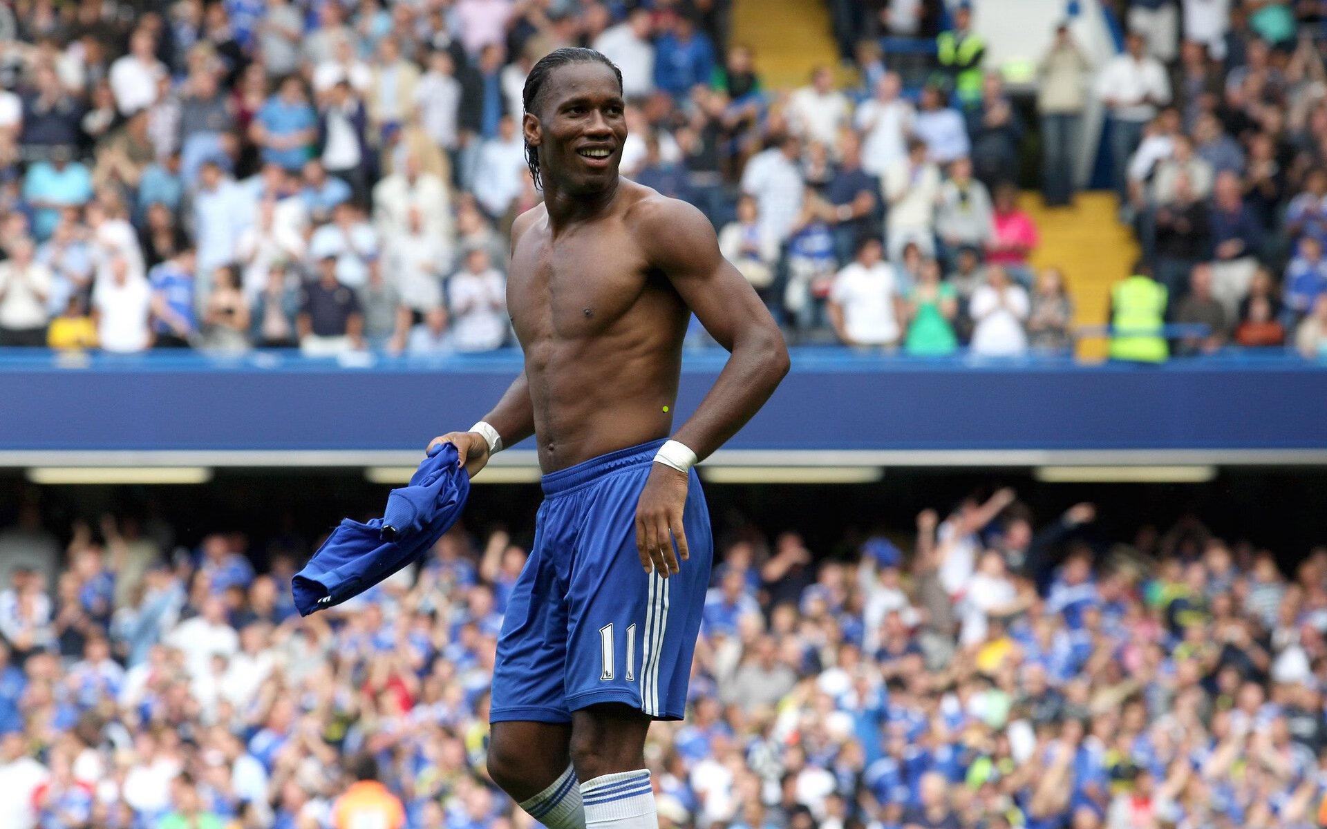 蔚山暖心相遇，前总统文在寅与成都远征球迷合影定格体育友谊