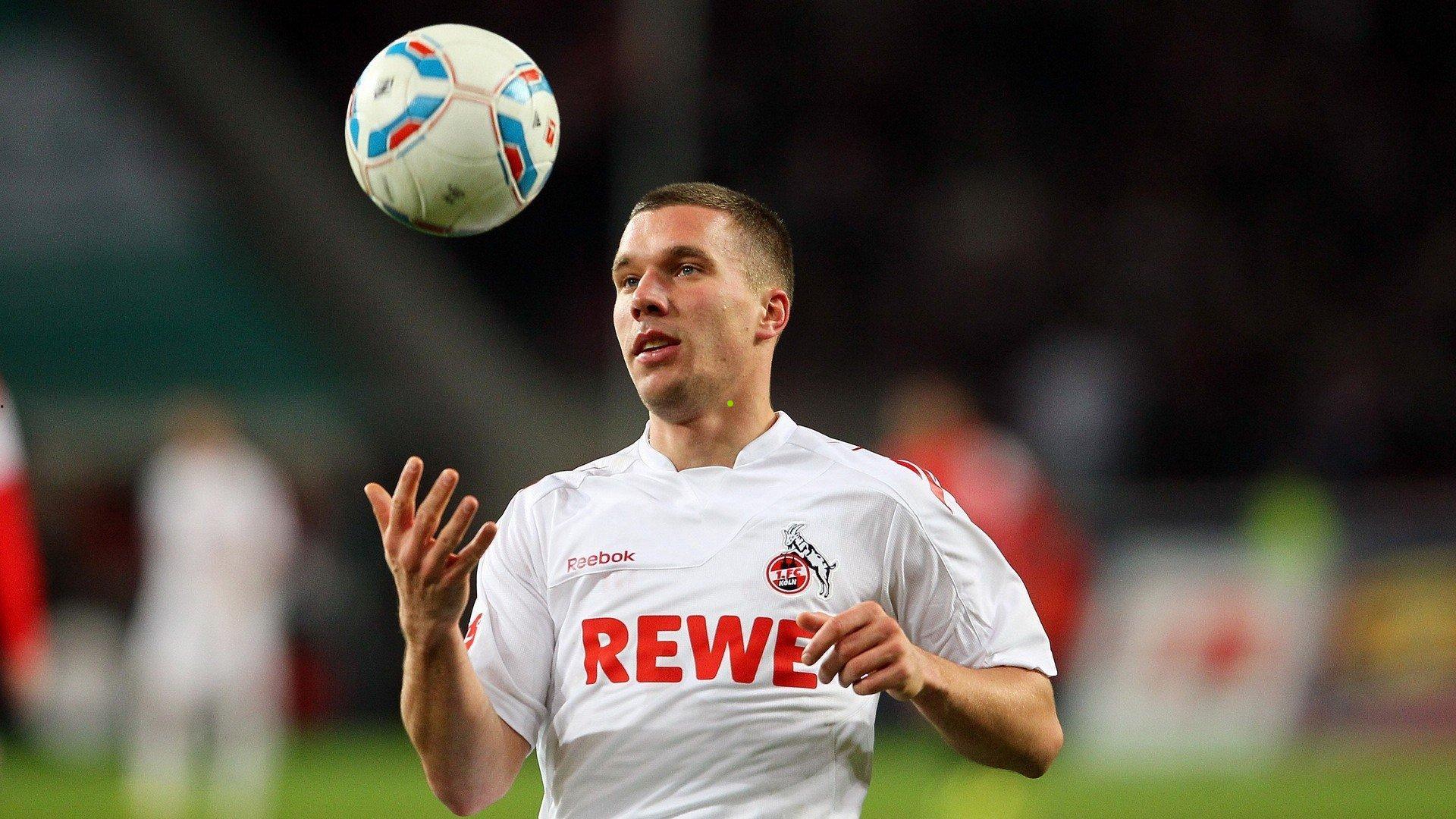 拔叔诺坎普引轰动！麦斯-米科尔森包厢助阵巴萨激战赫塔菲