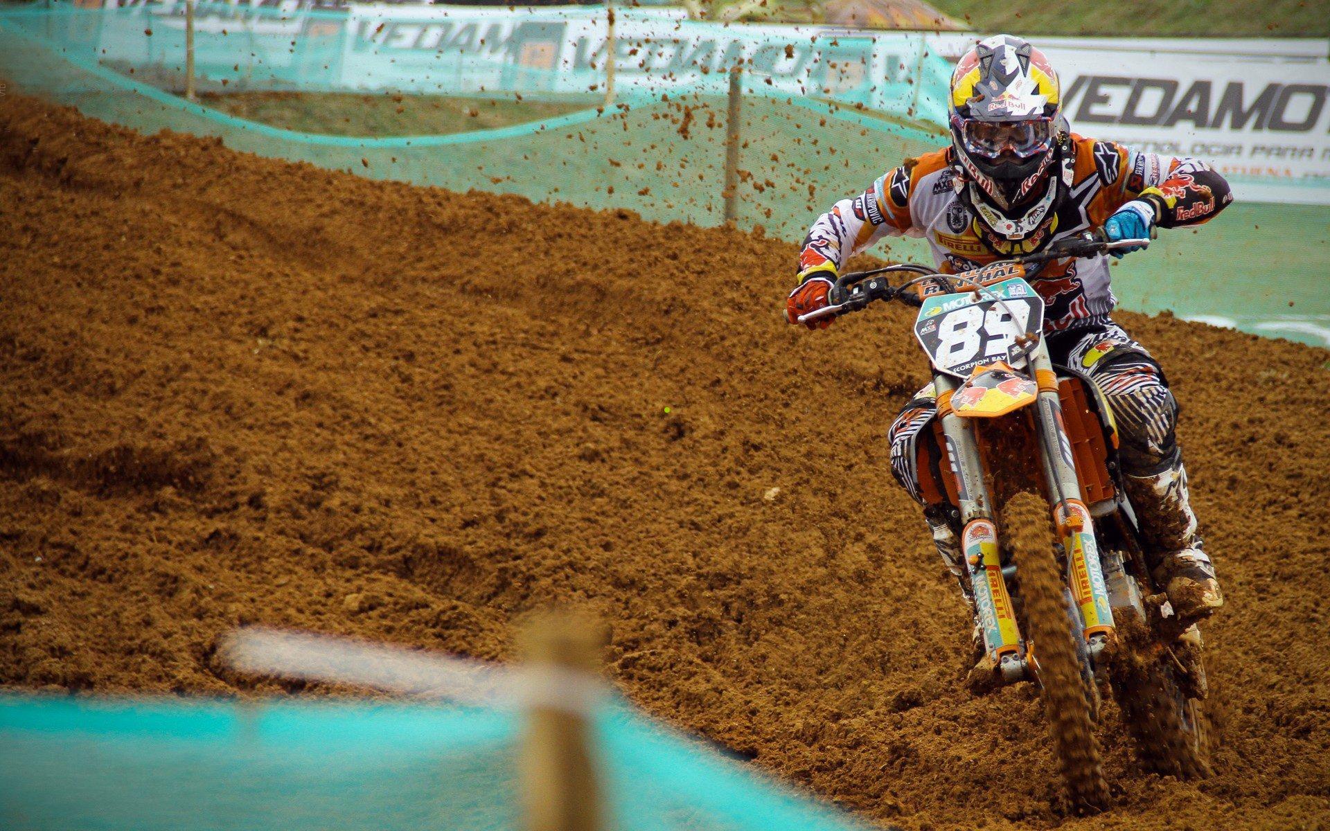 东契奇笑谈匹克球趣事，轻取雷迪克引发对手气疯，赛场外竞争展球星本色